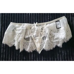 NEW 🔥 Fredericks of Hollywood White Lace Eyelash Thong Underwear G-String XL